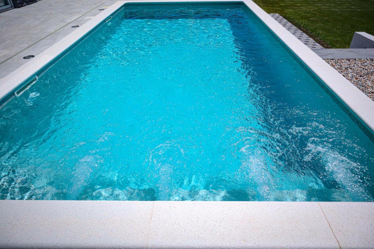 Villa Angelus With Heated Pool Kucine Exterior photo
