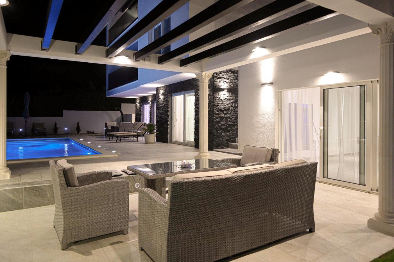 Villa Angelus With Heated Pool Kucine Exterior photo