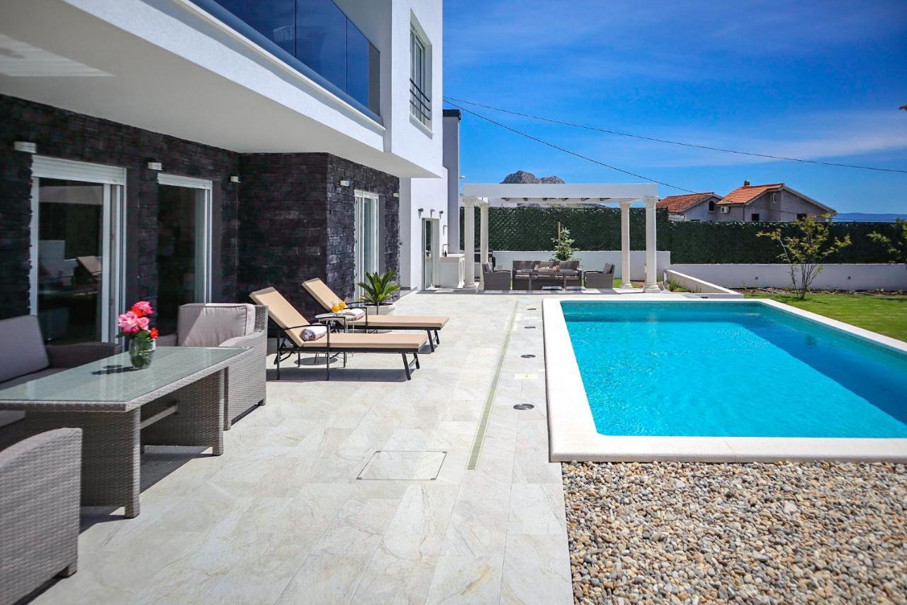 Villa Angelus With Heated Pool Kucine Exterior photo
