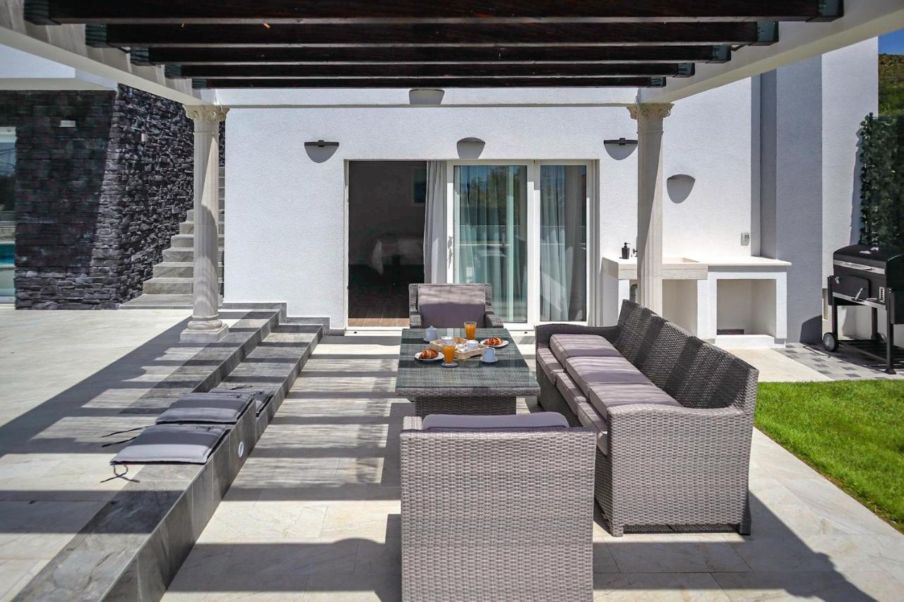 Villa Angelus With Heated Pool Kucine Exterior photo